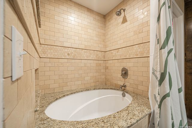 8542 ODYSSEY DR, Universal City, TX 78148