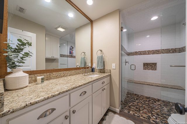 8542 ODYSSEY DR, Universal City, TX 78148