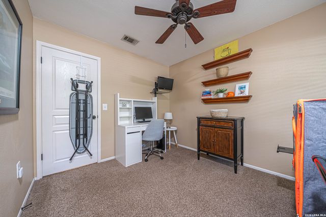 8542 ODYSSEY DR, Universal City, TX 78148