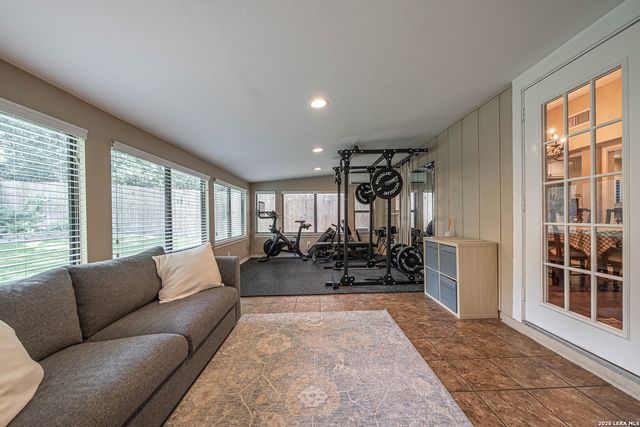 8542 ODYSSEY DR, Universal City, TX 78148