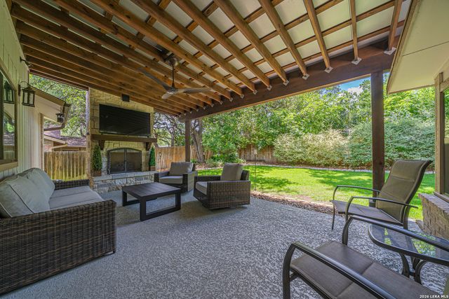 8542 ODYSSEY DR, Universal City, TX 78148