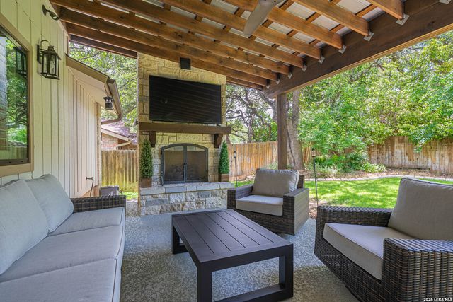 8542 ODYSSEY DR, Universal City, TX 78148