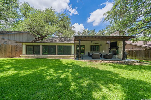8542 ODYSSEY DR, Universal City, TX 78148