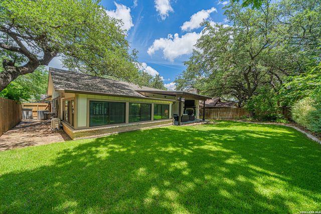 8542 ODYSSEY DR, Universal City, TX 78148