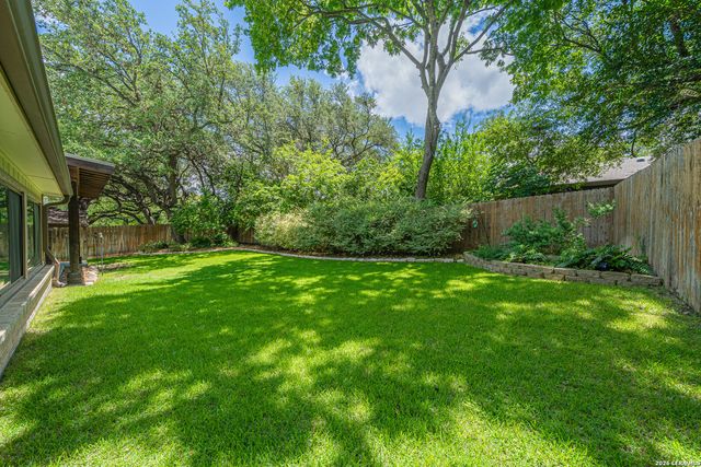 8542 ODYSSEY DR, Universal City, TX 78148