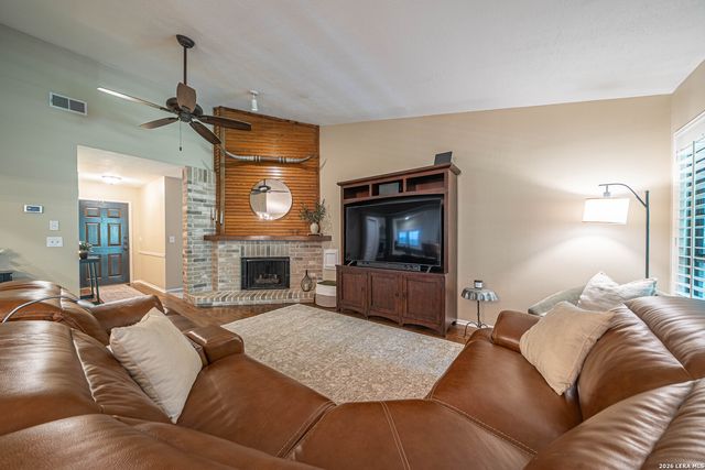 8542 ODYSSEY DR, Universal City, TX 78148