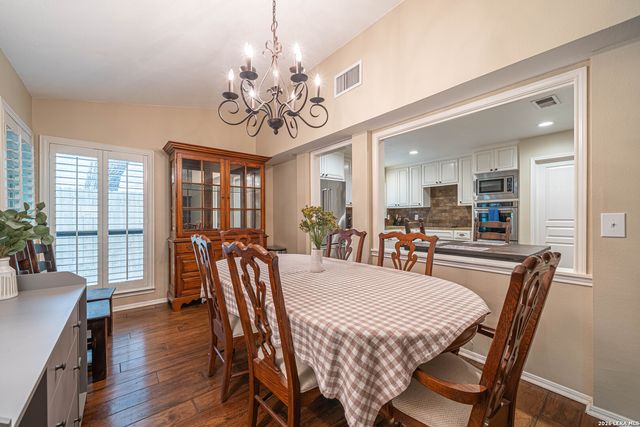 8542 ODYSSEY DR, Universal City, TX 78148