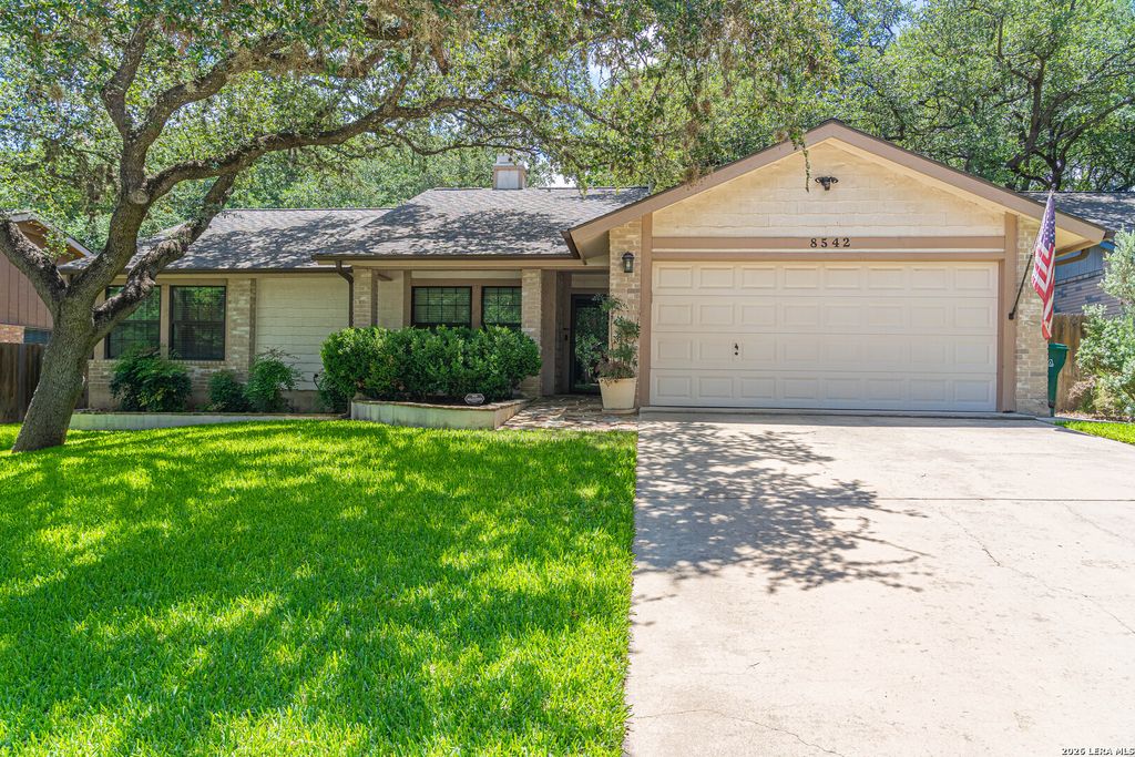 8542 ODYSSEY DR, Universal City, TX 78148