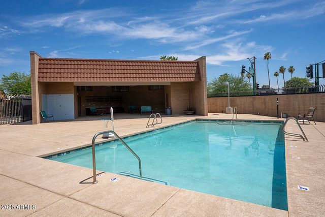 1814 W FRIER Drive, Phoenix, AZ 85021