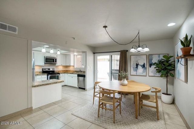 1814 W FRIER Drive, Phoenix, AZ 85021