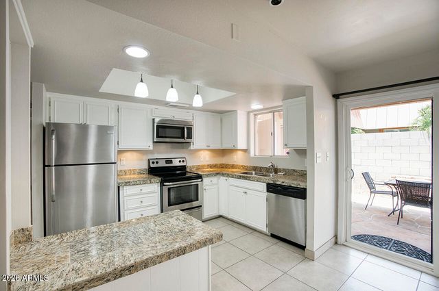 1814 W FRIER Drive, Phoenix, AZ 85021
