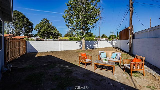 6415 Charlesworth Avenue, North Hollywood, CA 91606