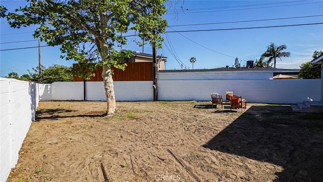 6415 Charlesworth Avenue, North Hollywood, CA 91606