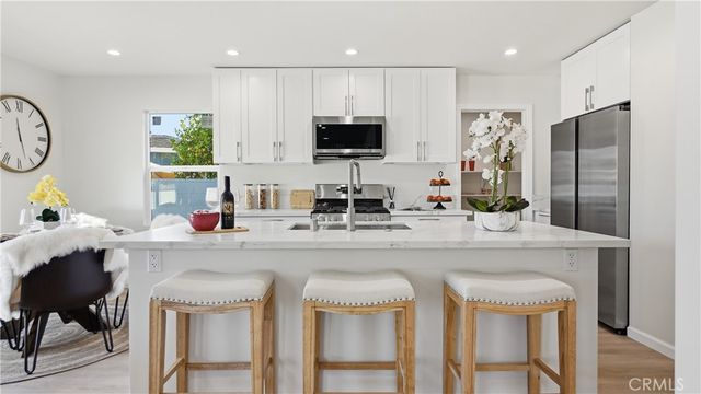 6415 Charlesworth Avenue, North Hollywood, CA 91606
