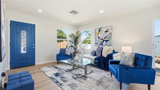 6415 Charlesworth Avenue, North Hollywood, CA 91606