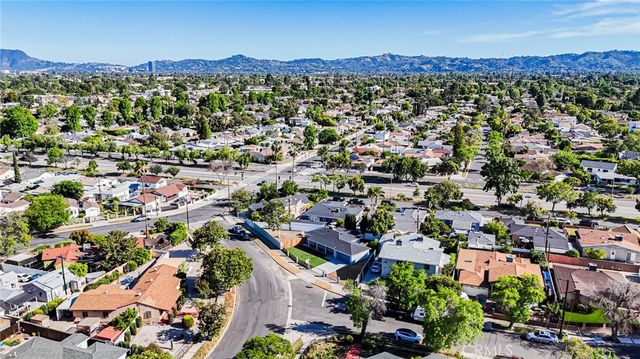 6415 Charlesworth Avenue, North Hollywood, CA 91606