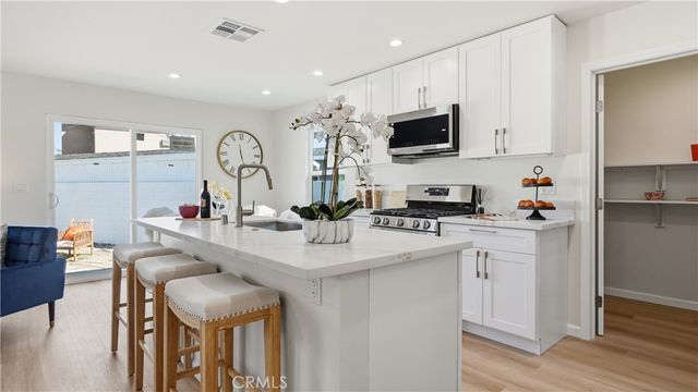 6415 Charlesworth Avenue, North Hollywood, CA 91606