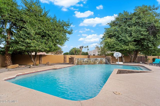 11621 S BLACKFOOT Drive, Phoenix, AZ 85044