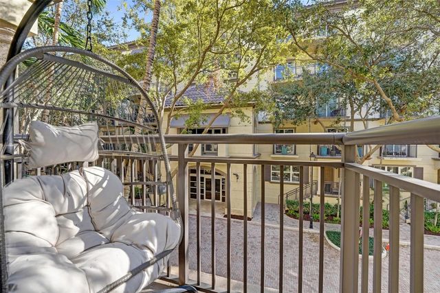 2633 NE 14th Avenue 107, Wilton Manors, FL 33334