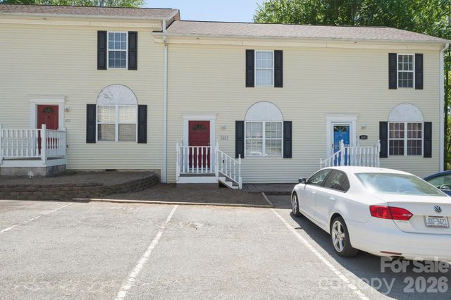 1057 19th Street NE, Hickory, NC 28601