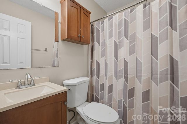 1057 19th Street NE, Hickory, NC 28601