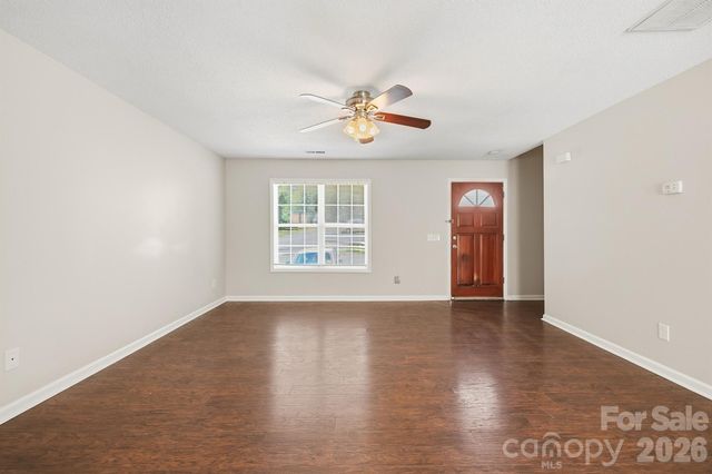 1057 19th Street NE, Hickory, NC 28601