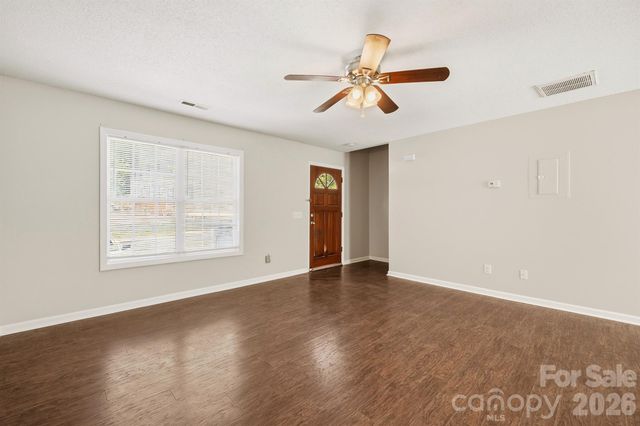 1057 19th Street NE, Hickory, NC 28601