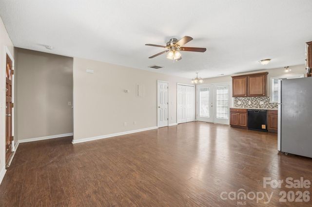 1057 19th Street NE, Hickory, NC 28601