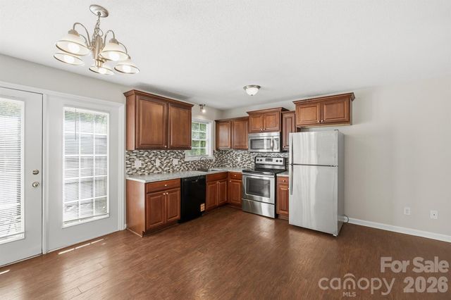1057 19th Street NE, Hickory, NC 28601