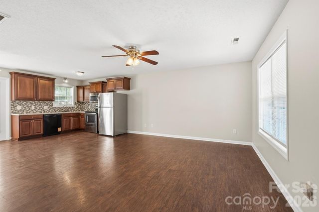 1057 19th Street NE, Hickory, NC 28601