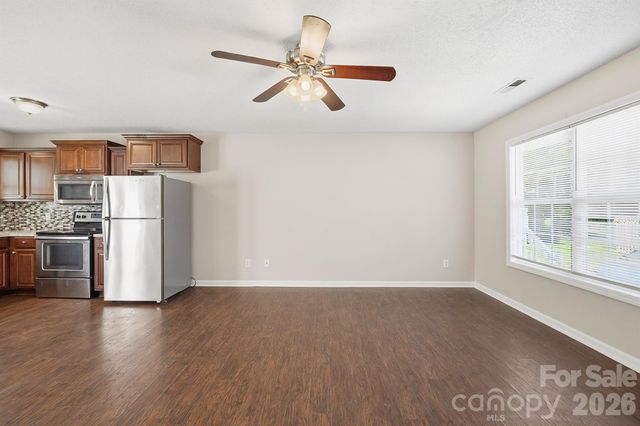 1057 19th Street NE, Hickory, NC 28601