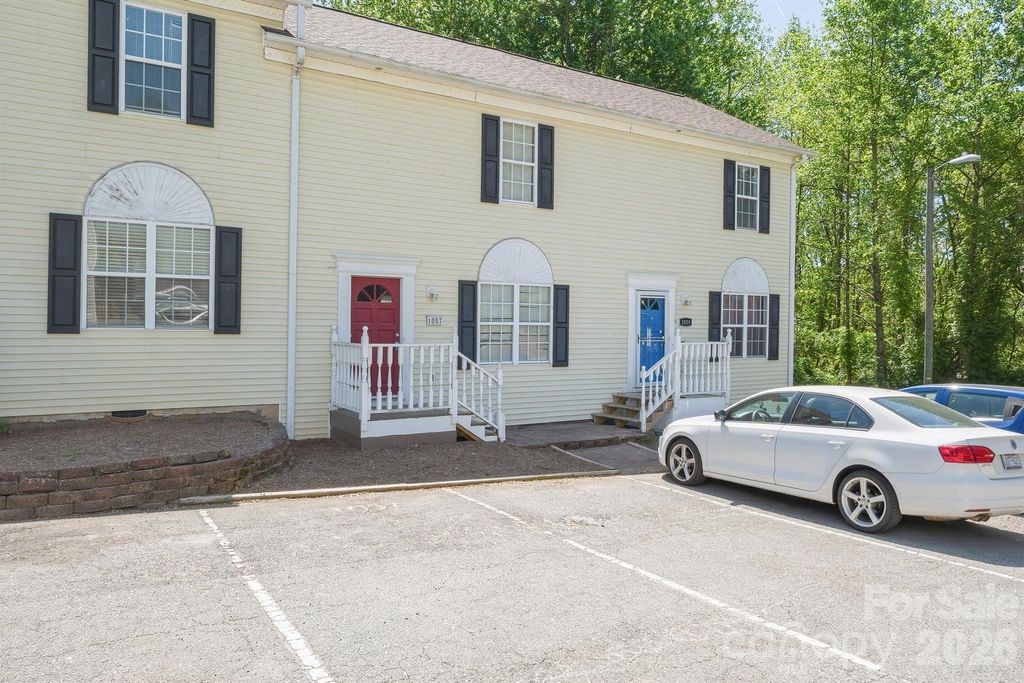 1057 19th Street NE, Hickory, NC 28601
