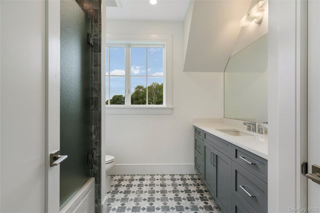 17 Happy Lane, Westhampton Beach, NY 11978