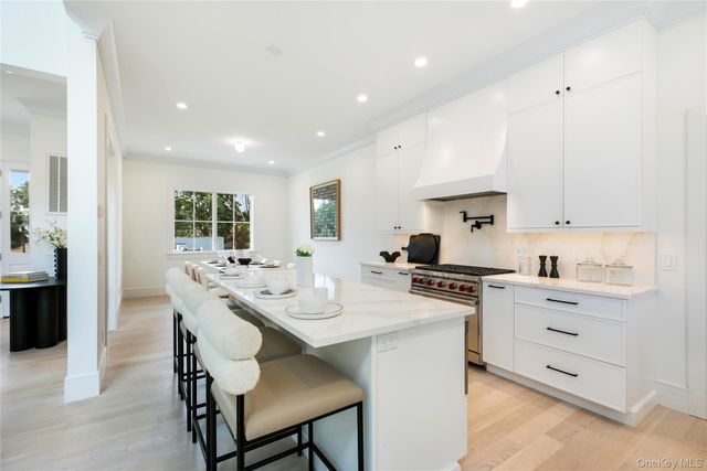 17 Happy Lane, Westhampton Beach, NY 11978