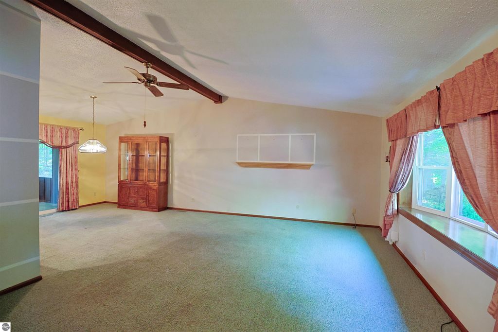 Image 10 of property listing at 8800 Golfside Court, Shepherd, MI 48883