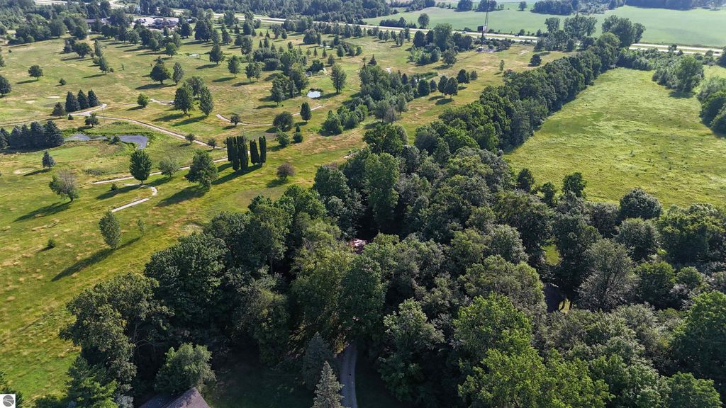 Image 18 of property listing at 8800 Golfside Court, Shepherd, MI 48883