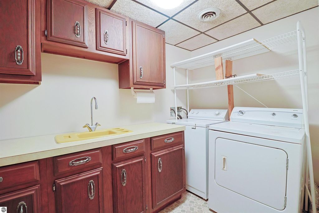 Image 23 of property listing at 8800 Golfside Court, Shepherd, MI 48883