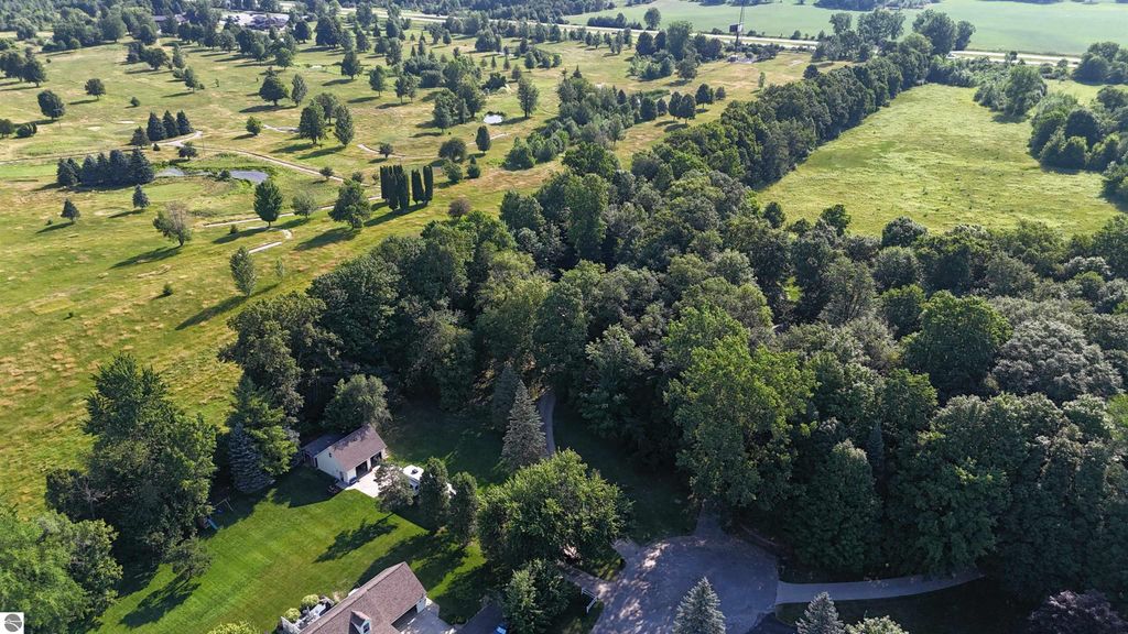 Image 28 of property listing at 8800 Golfside Court, Shepherd, MI 48883