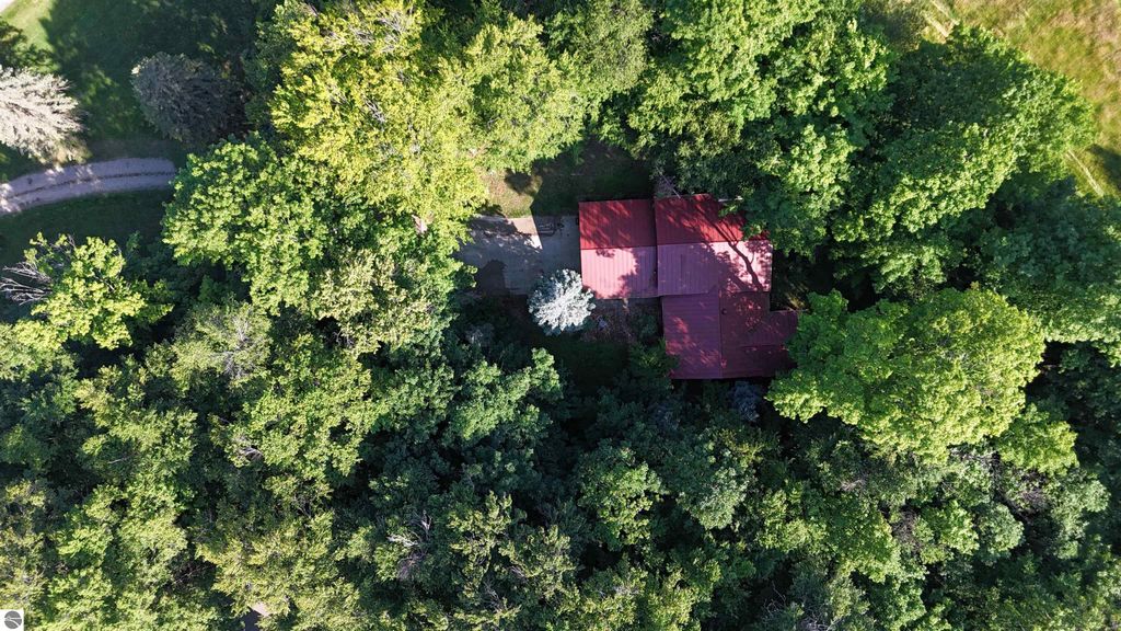 Image 3 of property listing at 8800 Golfside Court, Shepherd, MI 48883
