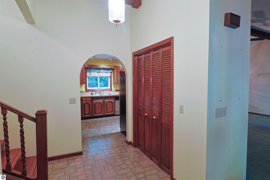 Image 4 of property listing at 8800 Golfside Court, Shepherd, MI 48883