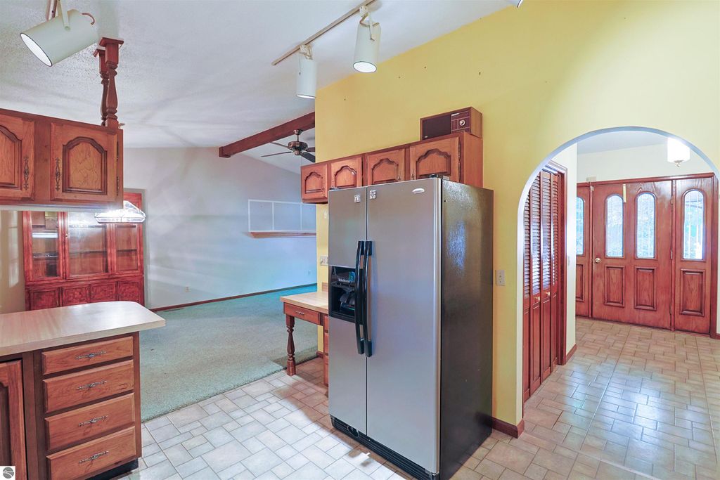 Image 5 of property listing at 8800 Golfside Court, Shepherd, MI 48883