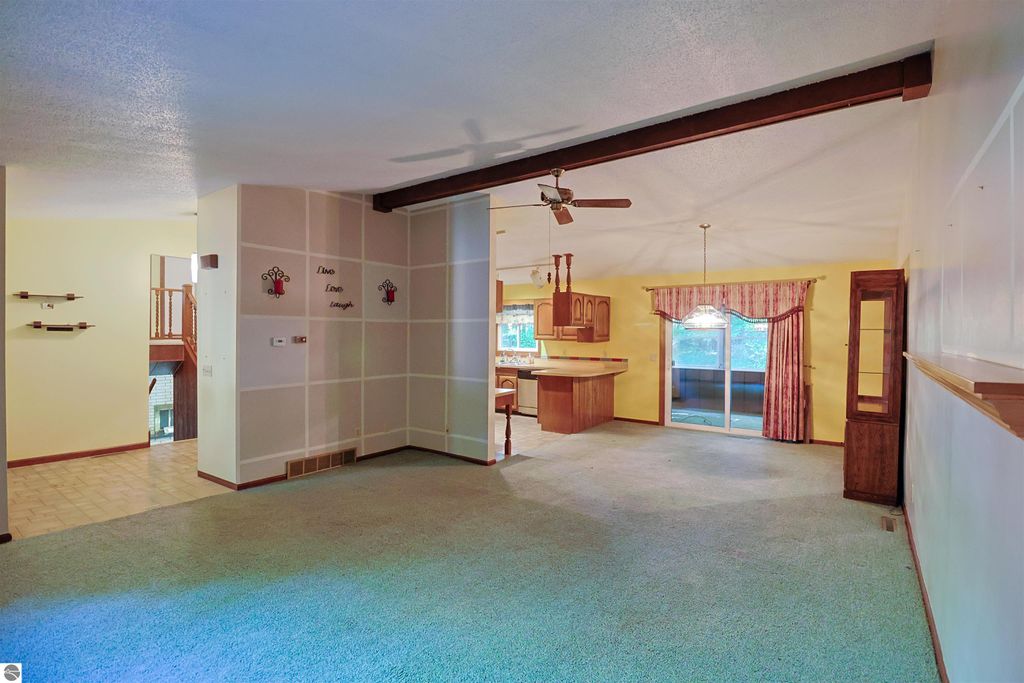 Image 9 of property listing at 8800 Golfside Court, Shepherd, MI 48883