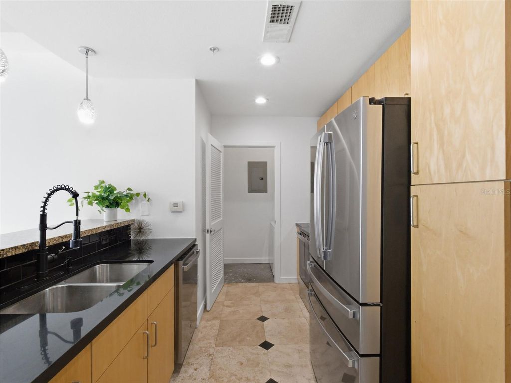 Image 11 of property listing at 155 S COURT AVENUE 2704, Orlando, FL 32801