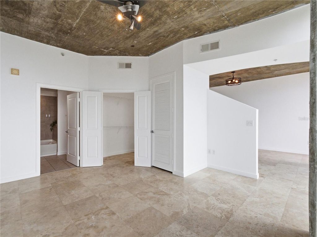 Image 15 of property listing at 155 S COURT AVENUE 2704, Orlando, FL 32801