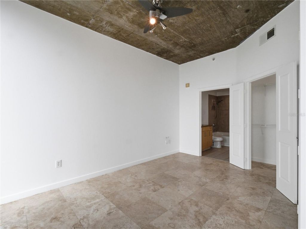 Image 18 of property listing at 155 S COURT AVENUE 2704, Orlando, FL 32801