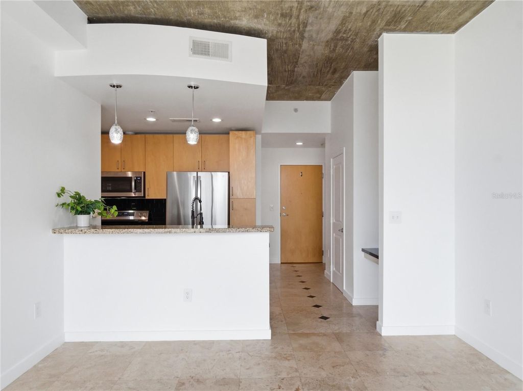 Image 6 of property listing at 155 S COURT AVENUE 2704, Orlando, FL 32801