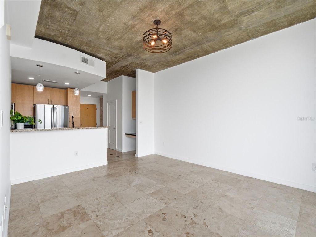 Image 8 of property listing at 155 S COURT AVENUE 2704, Orlando, FL 32801