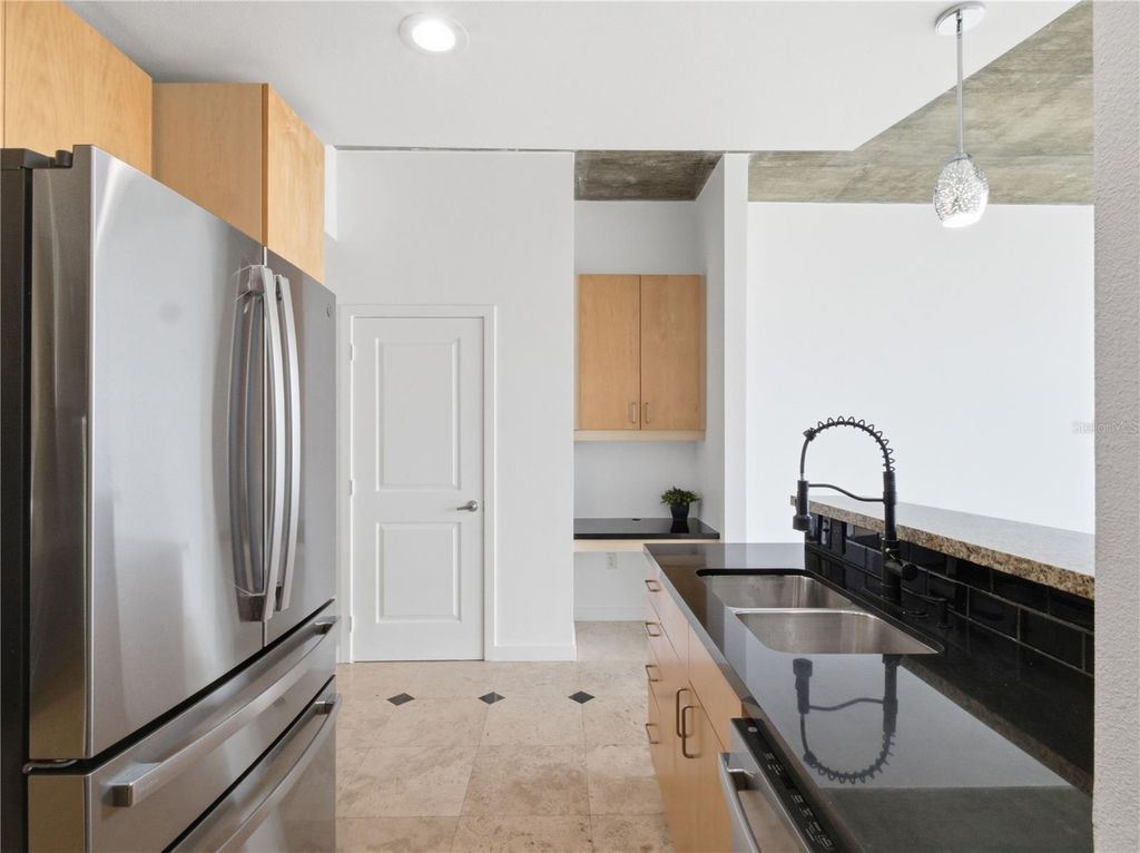 Image 10 of property listing at 155 S COURT AVENUE 2704, Orlando, FL 32801