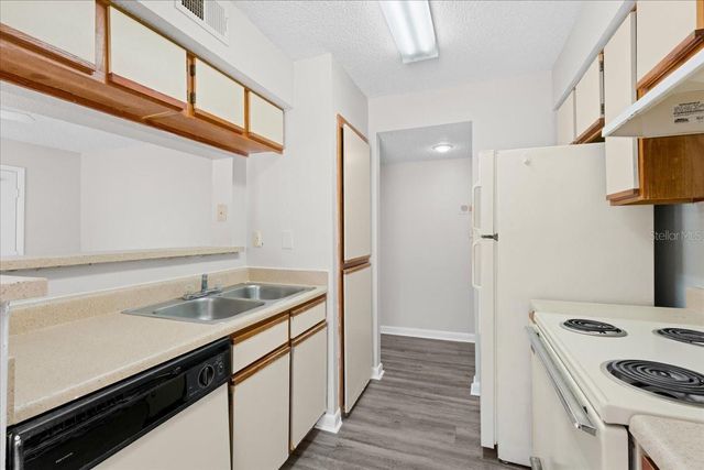 8641 FANCY FINCH DRIVE 102, Tampa, FL 33614