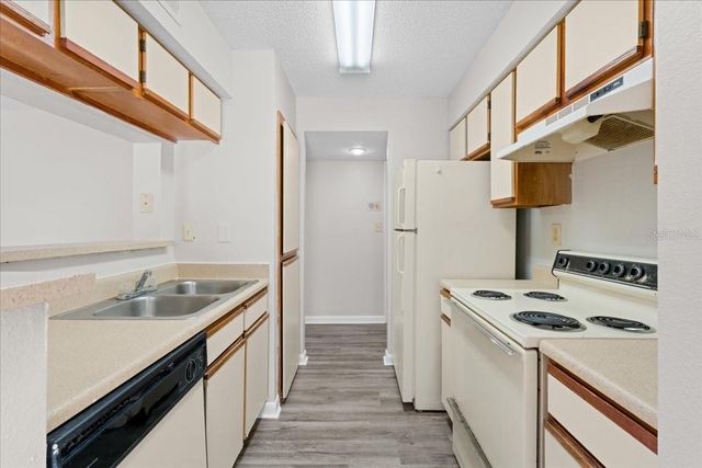 8641 FANCY FINCH DRIVE 102, Tampa, FL 33614